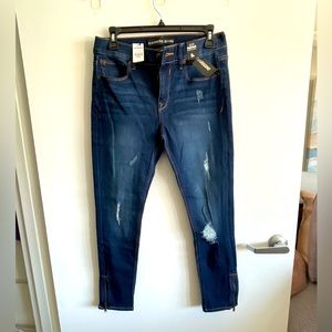 BRAND NEW Express distressed jeans with ankle zip size 6s